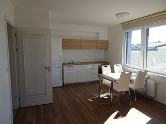 Pronájem bytu 2+kk s balkónem a parkovacím stáním v Pardubicích, Bratranců Veverkových