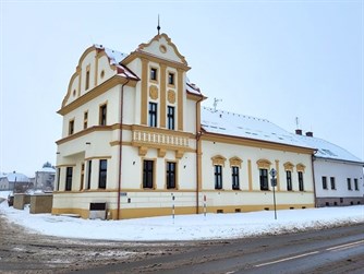 Prodej bytu 3+kk s balkónem a parkovacím stáním, Stěžery, ul. Zámecká