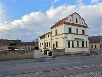 Prodej bytu 3+kk s balkónem a parkovacím stáním, Stěžery, ul. Zámecká