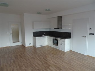 Pronájem bytu 2+kk s lodžií a parkovacím stáním v Pardubicích, ul. Hronovická